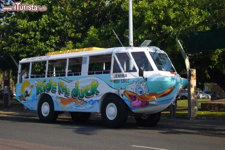 Strano pullman a Darwin, in Australia