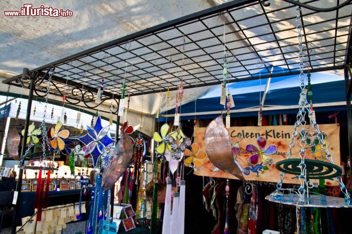 Shopping a Parap Darwin - Parap è uno dei sobborghi più noti  di Darwin e qui si respira un clima  amichevole e tropicale