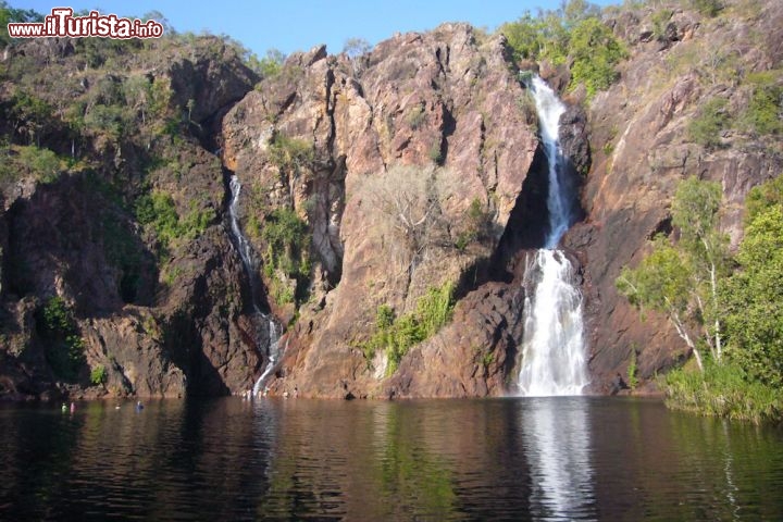 Wangi Falls Litchfield National Park - Le Wangi Falls è una delle attrazioni più popolari del Litchfield National Park. La cascata ha creato una grande piscina che è ideale per immersioni e per nuotare. Vi anche una piacevole passeggiata che percorre la foresta pluviale.