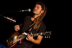 Ash Grunwald alla terza edizione del Darwin Blues ...