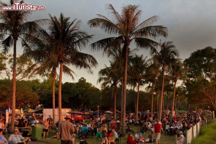 Immagine Mindil Beach, Darwin: tutti in attesa del Tramonto a Darwin