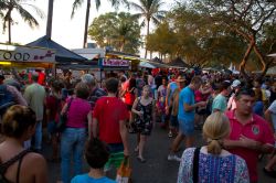 Shopping serale a Darwin ai Mindil Beach Sunset Markets
