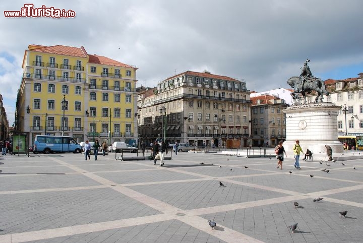 Immagine Baixa Lisbona la Praca da Figueira - Cortesia foto wikipedia, user:Concierge.2C - common creative