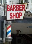 Tipica insegna americana di un barbiere a Chelsea ...
