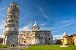 La torre di Pisa e il Duomo su Piazza dei Miracoli