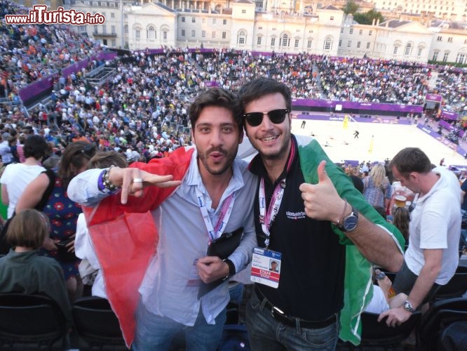 Tifosi Italiani allo stadio Beach Volley Olimpiadi di Londra