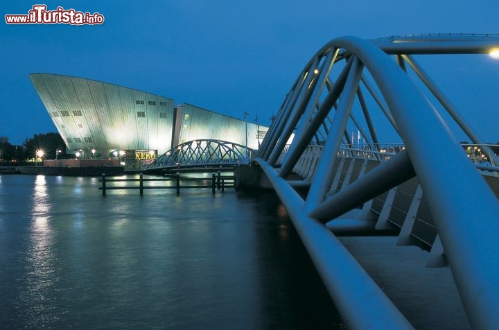 Immagine NEMO ad Amsterdam il parco scientifico tecnologico più grande dei Paesi Bassi