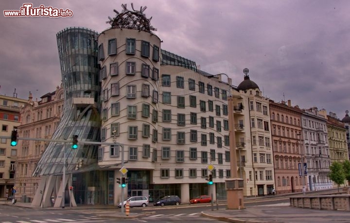 Immagine Praga la casa danzante di Frank Gehry