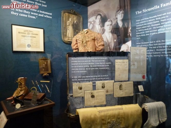 Immagine I bagagli di una famiglia benestante siciliana emigrata a New York, espostati nel museo dell'immigrazione di Ellis Island