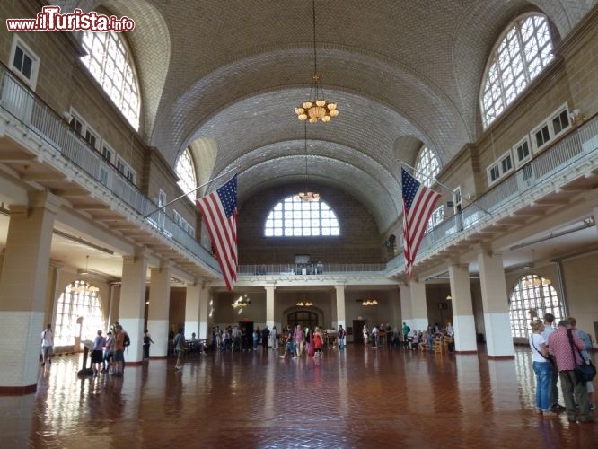 Immagine Main hall,12 milioni di persone sono passate per questa stanza ad Ellis Island