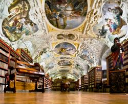 La biblioteca storica del monastero di Strahov ...