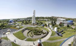 Il razzo Ariane 5 domina sulla Citè de l'Espace a Tolosa - foto copyright Cité de l'Espace - Manuel Huynh