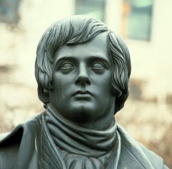 Statua del poeta Robert Burns all'angolo dell'Abbazia di Westminster  - © visitlondonimages/ britainonview
