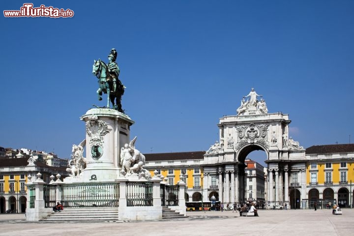 Immagine Statua equestre Statua di Re Giuseppe I Lisbona - © Lusoimages / Shutterstock.com