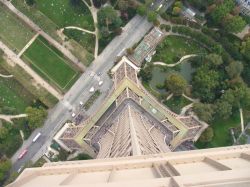 La vista vertigginosa dalla punta della Torre Eiffel - © Tyler Boyes / Shutterstock.com