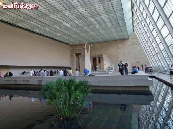 Immagine Sala MET Tempio Egizio di Dendur NYC