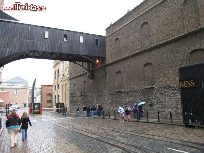 Immagine Esterno della Guinness Storehouse a Dublino