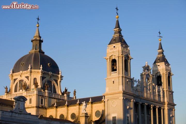 Immagine Madrid: la Cattedrale Almudena - © Artur Bogacki - Fotolia.com