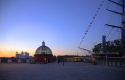 Greenwich Pier al tramonto con il Cutty Sark