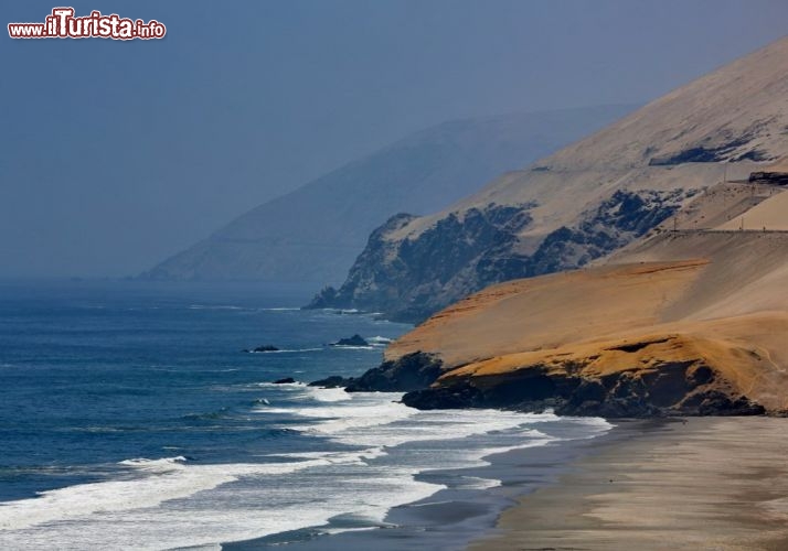 Costa peruviana nei pressi di nazca - © DONNAVVENTURA® 2012 - Tutti i diritti riservati - All rights reserved