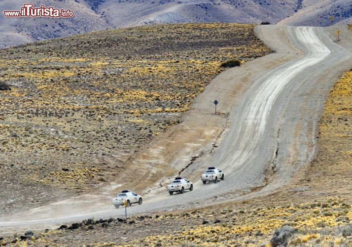 I pick up procedono nella steppa patagonica - © DONNAVVENTURA® 2012 - Tutti i diritti riservati - All rights reserved