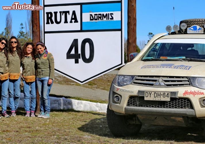 il team lungo la ruta 40, la mitica strada che corre a fianco delle Ande, fino alla fine della Patagonia - © DONNAVVENTURA® 2012 - Tutti i diritti riservati - All rights reserved