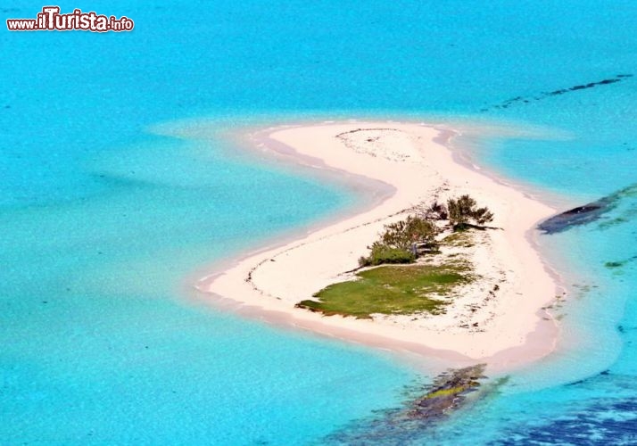 Un isolotto disabitato nel cuore della laguna caledoniana. Il mare di Noumea, in nuova Caledonia è veramente spettacolare  - © DONNAVVENTURA® 2012 - Tutti i diritti riservati - All rights reserved