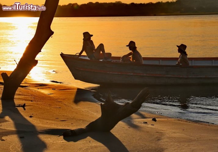 Tramonto nei pressi di iquitos, la città in Amazzonia del Perù - © DONNAVVENTURA® 2012 - Tutti i diritti riservati - All rights reserved