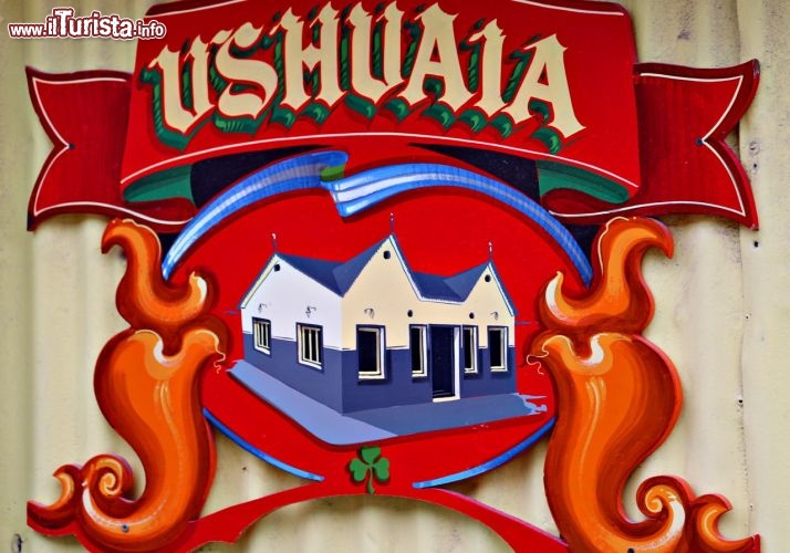 Un cartello di un alloggio presso Ushuaia, in Argentina - © DONNAVVENTURA® 2012 - Tutti i diritti riservati - All rights reserved