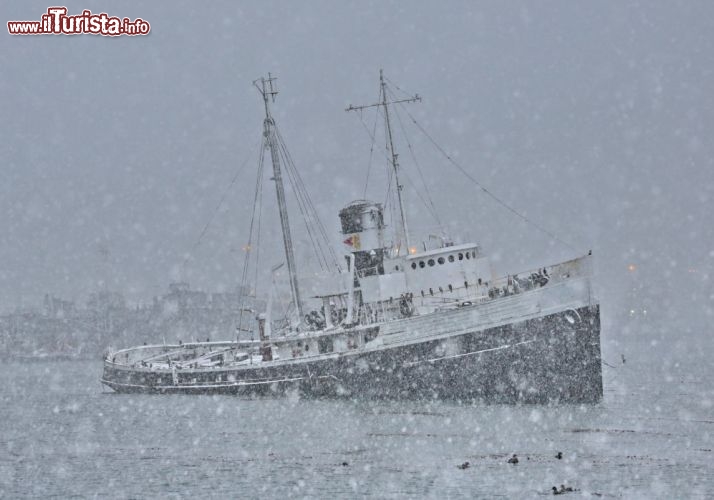 Una intensa bufera di neve nel porto di Ushuaia, nella Terra del Fuoco dell'Argentina - © DONNAVVENTURA® 2012 - Tutti i diritti riservati - All rights reserved
