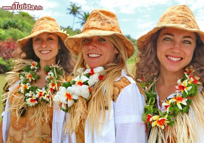 I fiori dell'accoglienza alle Isole Fiji: ci troviamo a Yasawa, l'isola della celebre Laguna Blu - © DONNAVVENTURA® 2012 - Tutti i diritti riservati - All rights reserved