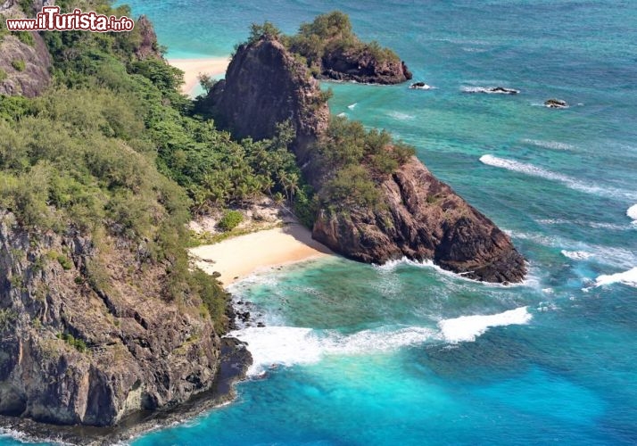 Piccola spiaggia alle Fiji vista dall'alto - © DONNAVVENTURA® 2012 - Tutti i diritti riservati - All rights reserved