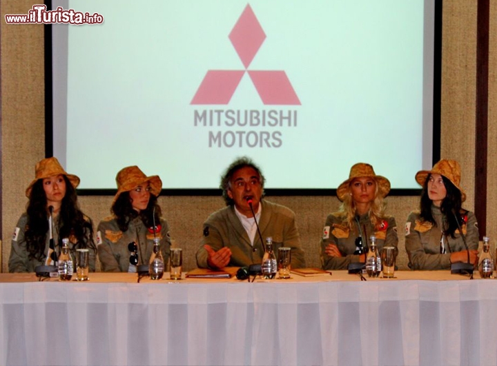 Conferenza stampa del team all'arrivo a Santiago. Sta per iniziare Il Grand Raid dell'Oceano Pacifico: dalla Terra del Fuoco all'Amazzonia peruviana. Il percorso toccherà poi luoghi mitici come l'Isola di Pasqua, la Polinesia Francesa con atolli del calibro di Bora Bora, e isole da favola come le Fiji e la Nuova Caledonia - © DONNAVVENTURA® 2012 - Tutti i diritti riservati - All rights reserved