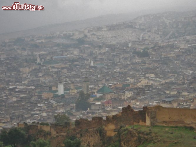 La medina di Fes è una città labirintica, dentro, senza guida un turista potrebbe tranquillamente perdersi e rimanere intrappolato per ore, se non per giorni! - Foto di Mara Agostini