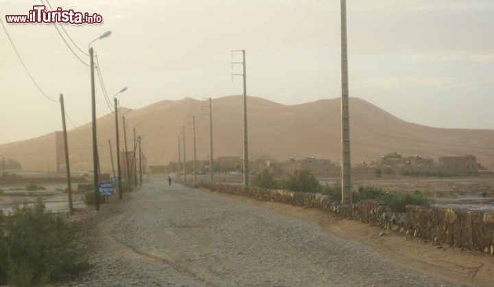 Merzouga, siamo verso il confine orientale del Marocco, da qui inizia il verso Saharha ad iniziare dalle dune di sabbia dell'Erg Chebbi - Foto di Mara Agostini