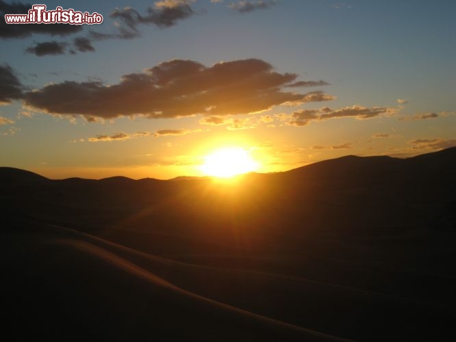 Un tramonto nel deserto di Merzouga, nell'est del Marocco - Foto di Mara Agostini