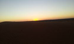 Alba nell'Erg Chebbi:il sole sta per accendere ...