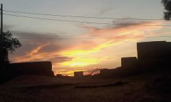 Tramonto a Merzouga: il sole scende ad ovest ...