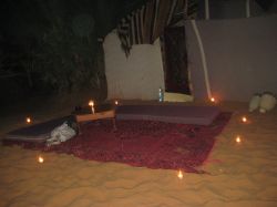 La notte nell'oasi di Merzouga, in Marocco ...