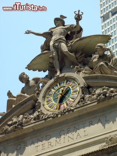 Immagine Statua facciata Grand Central Terminal a New York - © Amy Nichole Harris