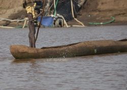 Anche i più piccoli sanno come condurre la barca