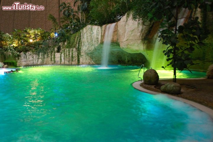 La verde laguna di Tropical Islands - © www.tropical-islands.de