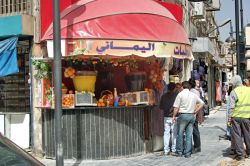 Negozio spremute di arance a Amman Giordania