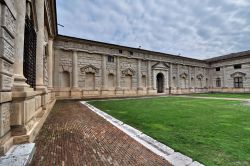 il cortile interno del Palazzo Te a Mantova