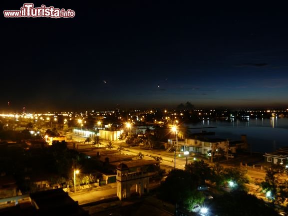 Immagine Cienfuegos di notte dopo un temporale