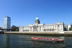 Dogana di Dublino sulla sponda del fiume Liffey - © Lukasz Pajor - Fotolia.com