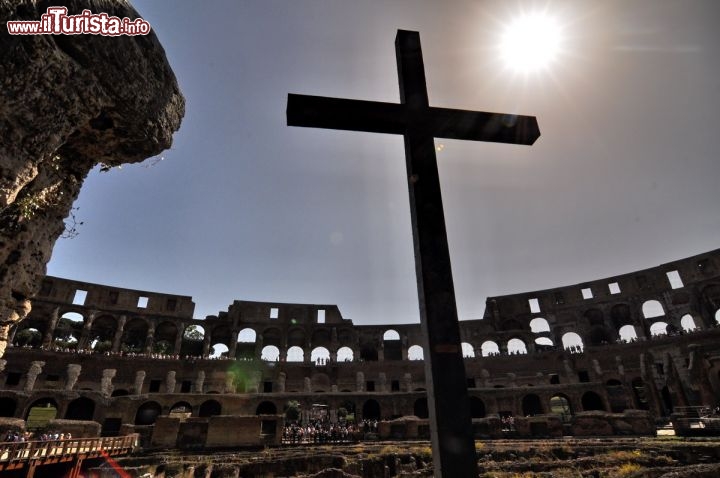 Immagine Interno del Colosseo a Roma: ingresso nell'arena dell'Anfiteatro Flavio