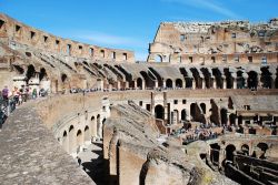 Fotografia dell'interno del Colosseo a Roma