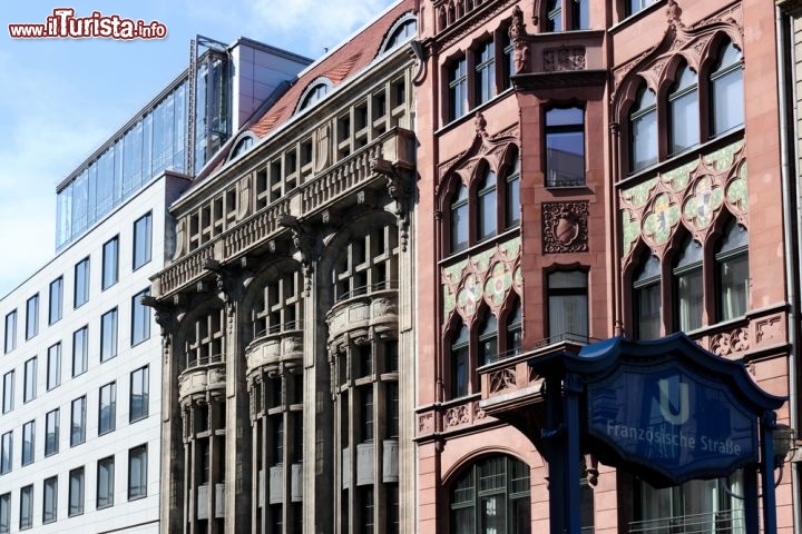 Immagine Palazzo storico lungo la Friedrichstrasse di Berlino - © ArTono / Shutterstock.com