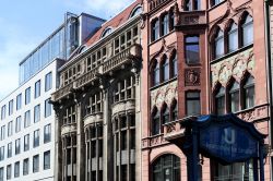 Palazzo storico lungo la Friedrichstrasse di Berlino - © ArTono / Shutterstock.com